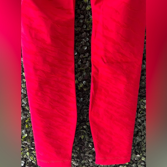 LULULEMON Lunar New Year Wunder
Under High-Rise Tight 25" - Picture 13 of 14